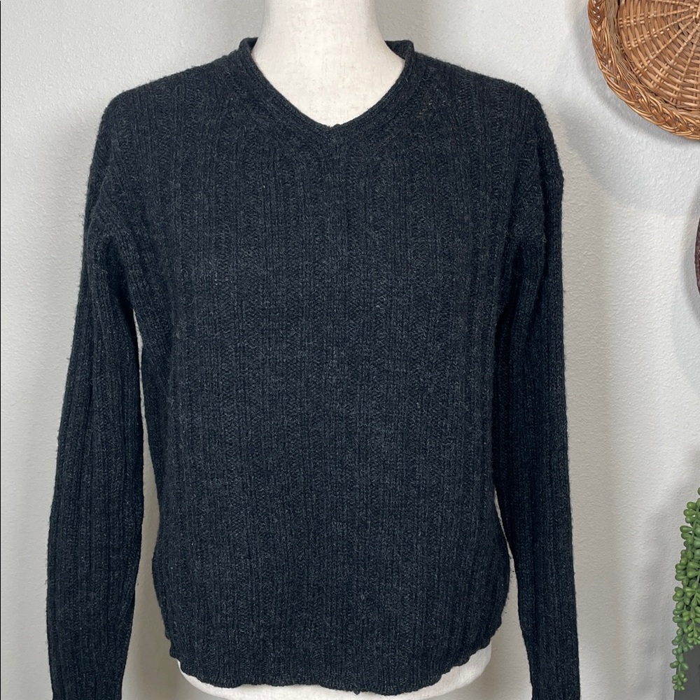 Women’s VTG J.Crew Sweater Dark Gray/Black V-Neck Soft Wool Cropped Size Medium